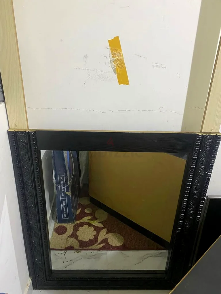 طاولة تزيين عصرية باللون الأسود مع مرآة كبيرة، و3 أدراج ومحوزين جانبيين واسعين63188180245761111