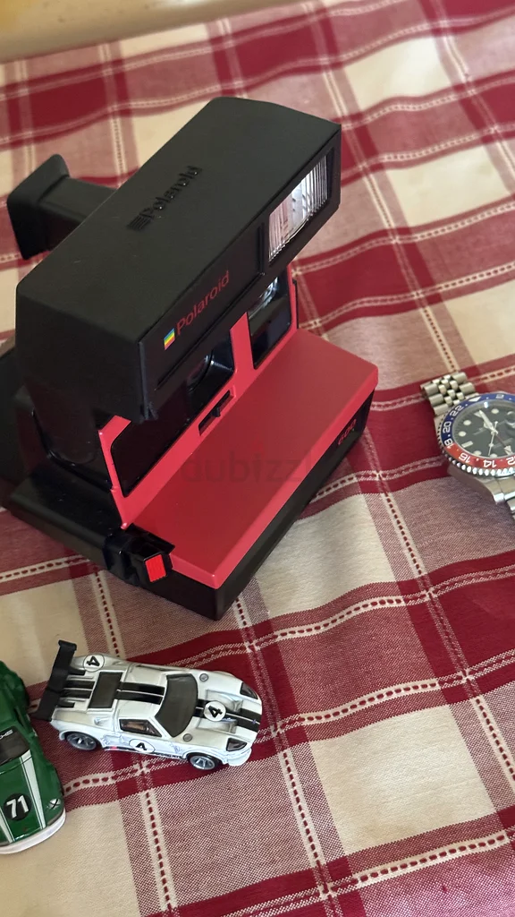 Vintage Polaroid 600 Instant Camera - Capture Moments Instantly!63235112192643111