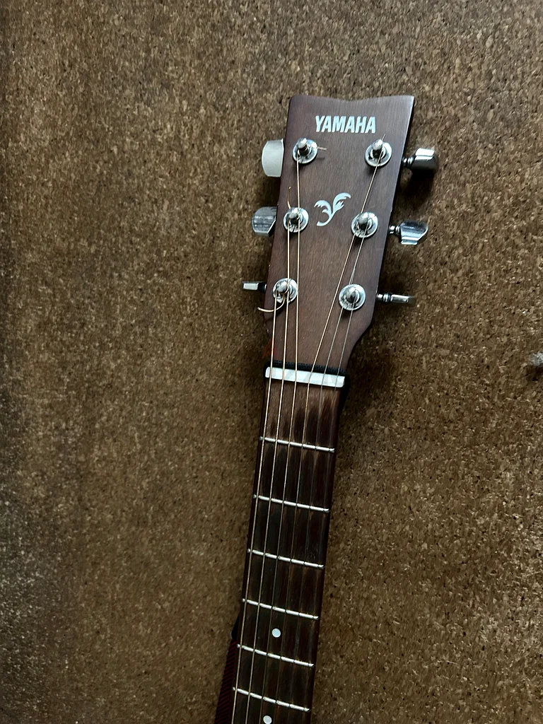 Yamaha F310 Acoustic Guitar63230188367234111
