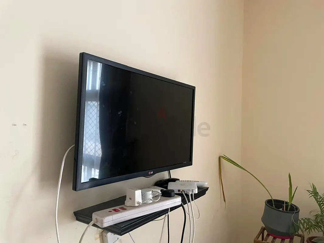 LG Flat Panel TV - Stunning Display for Your Home!
