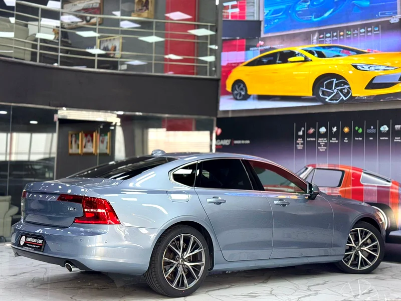 EMI 1710 | Volvo S90 Momentum 2018 – GCC Specs – Full Agency Service – Excellent Condition63222806236290112