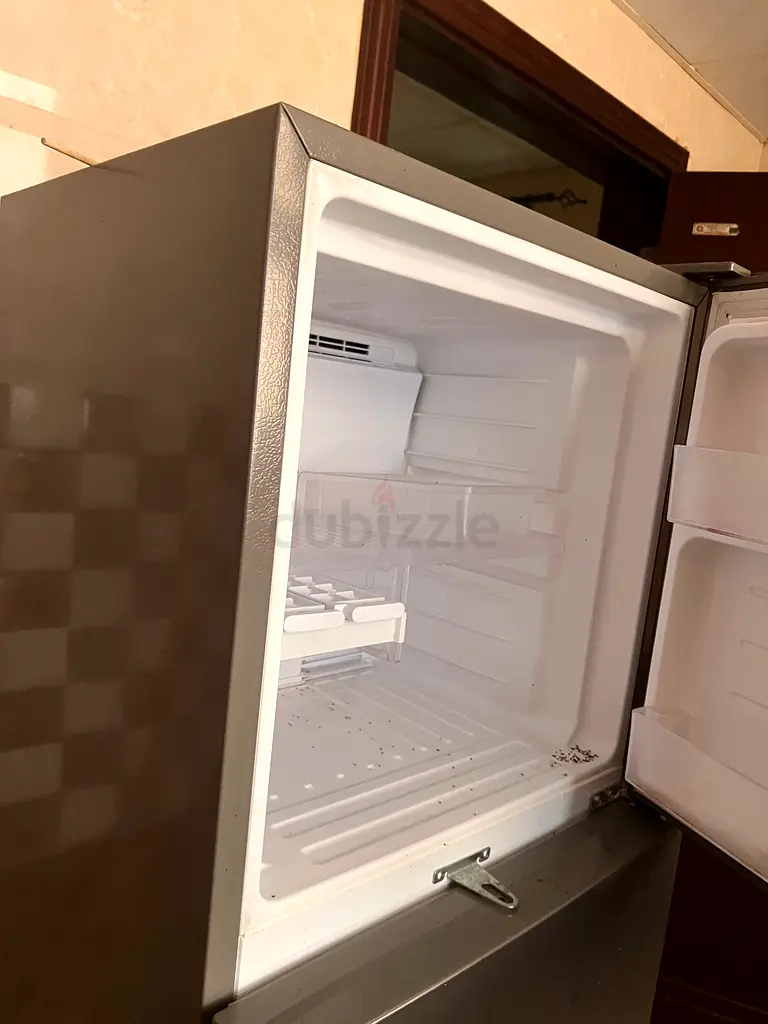 ثلاجة شارب بسعة 200 لتر للبيع63248760134658112