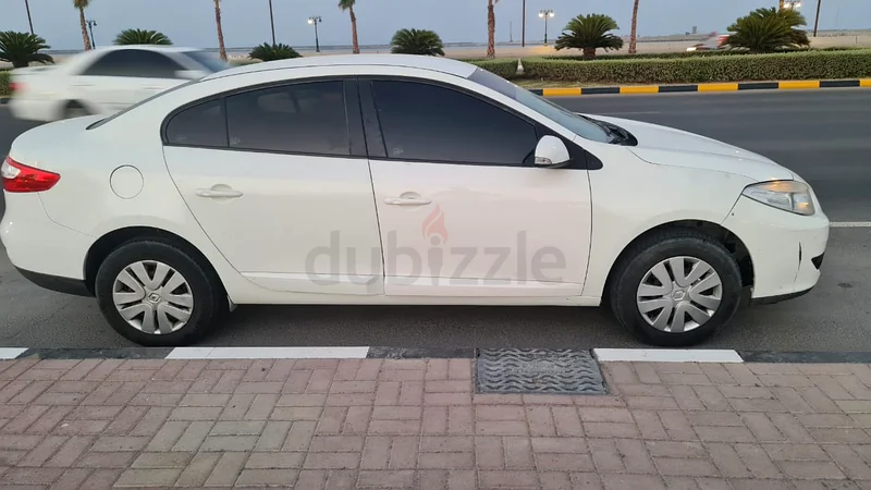 Renault Fluence 201263175702916994112