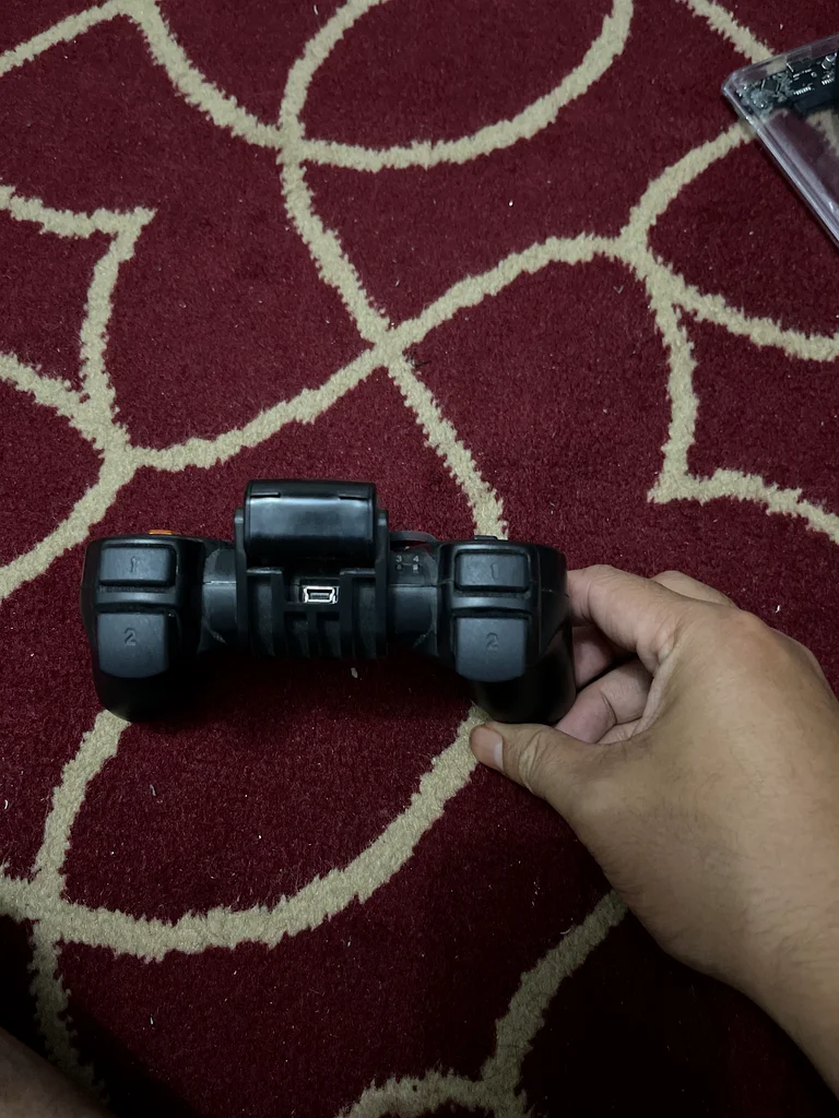 وحدة تحكم للألعاب المتنقلة63174805432834112