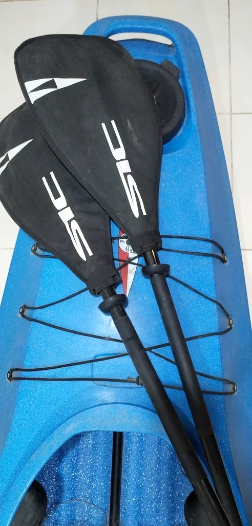 High-Quality Kayak with Oars for Ultimate Water Adventures!63235598213378113