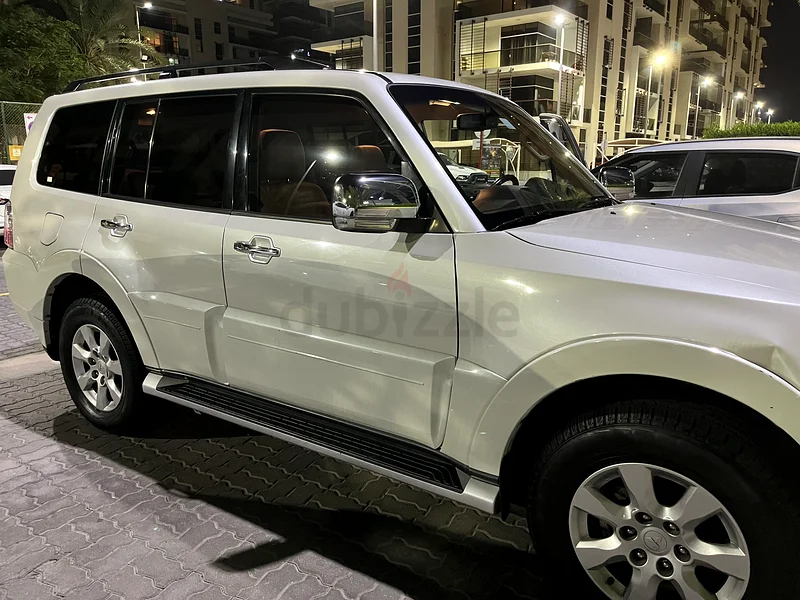 Selling my Mitsubishi Pajero 2017 82k Kms, 3rd Owner, GCC Specs, Family car, excellent condition63154164708099111
