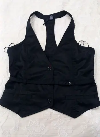 Stylish Black Halter Top - Perfect for Any Occasion!