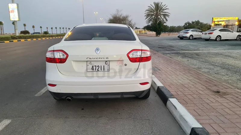 Renault Fluence 201263175702916994111
