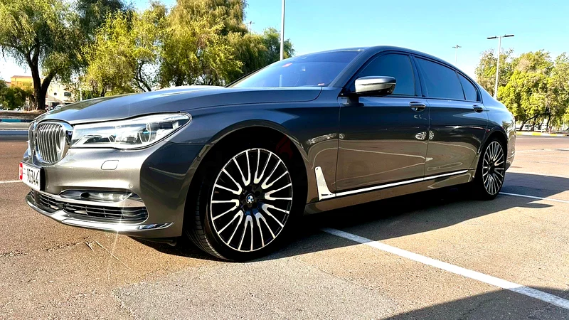 BMW 750 Li XDrive Twin Turbo V8 4.4L631421351636491126