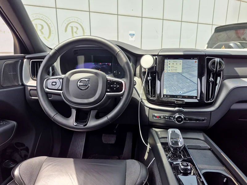 2734 درهم شهرياً | 2024 فولفو XC60 B5 Ultimate Black Edition | مواصفات GCC | مرجع رقم 33566662930628501506111