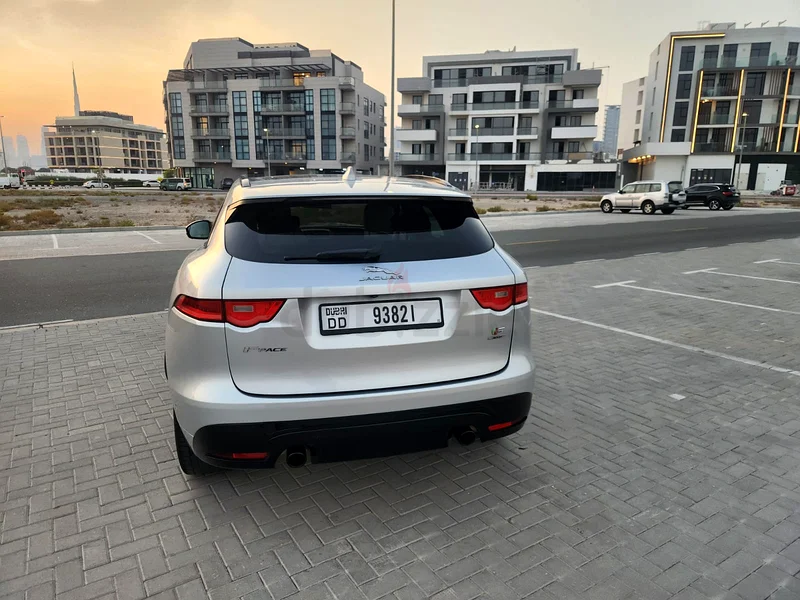 2017-GCC-Jaguar F-Pace S ***Full Service History Al-Tayer***63177102118275113