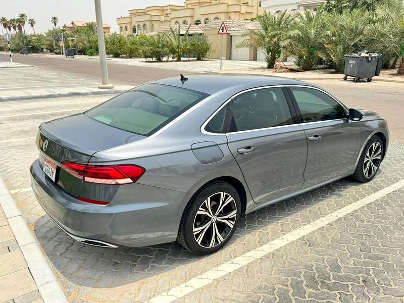 2020 Volkswagen Passat Highline with Low mileage63170385261826111