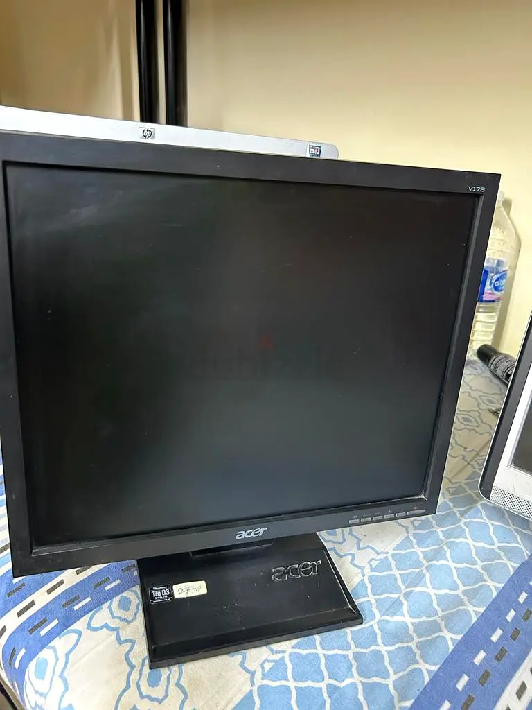 Acer 17-inch Monitor - Perfect for Home or Office!