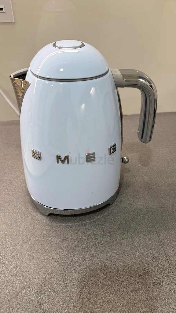 غلاية SMEG - أزرق فاتح - حالة ممتازة63252947786626111