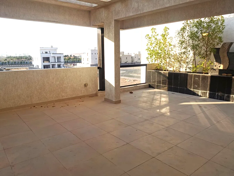 Townhouse for sale, super deluxe, immediate delivery.      Four master bedrooms, spacious living areas.63253954720001111