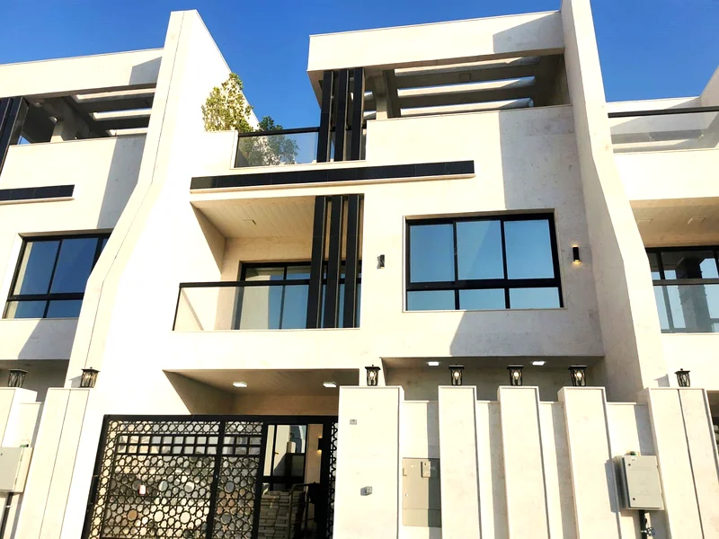 Townhouse for sale, super deluxe, immediate delivery.      Four master bedrooms, spacious living areas.632539547200011118