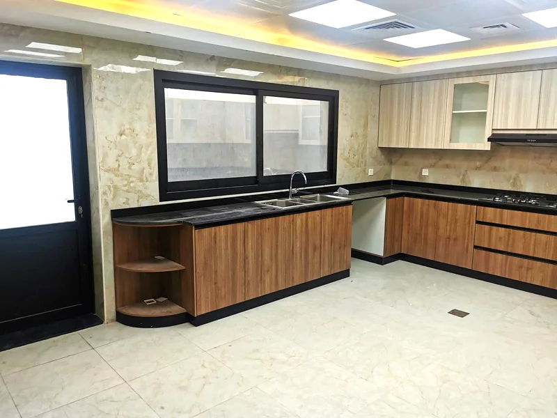 Townhouse for sale, super deluxe, immediate delivery.      Four master bedrooms, spacious living areas.63253954720001114