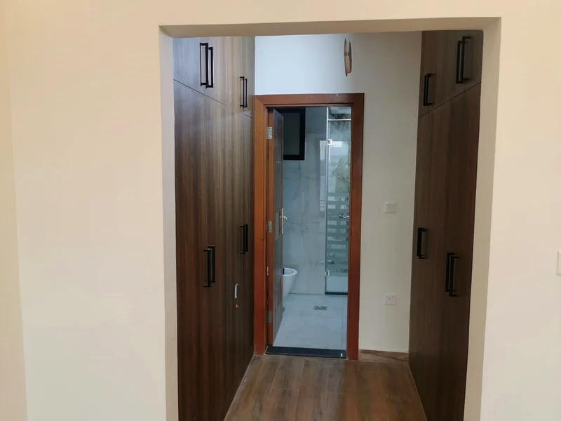 Townhouse for sale, super deluxe, immediate delivery.      Four master bedrooms, spacious living areas.63253954720001112