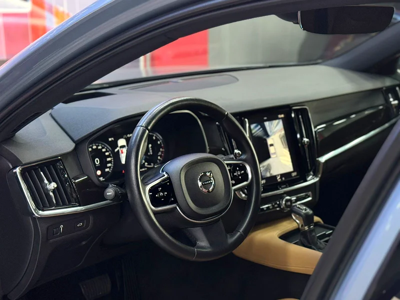 EMI 1710 | Volvo S90 Momentum 2018 – GCC Specs – Full Agency Service – Excellent Condition63222806236290114