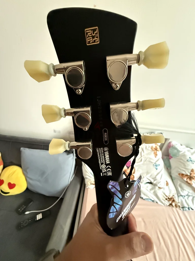 Yamaha Revstar Element RSE20 Electric Guitar with 10 watt Amplifier632283139566111121