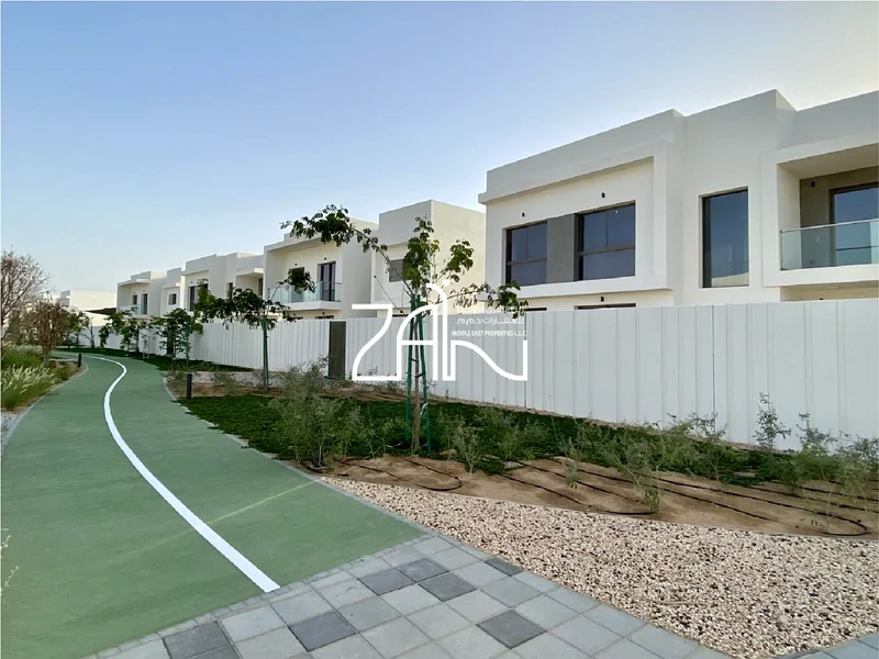 شقة رائعة من 4 غرف نوم على طابقين في موقع متميز63173496532738112