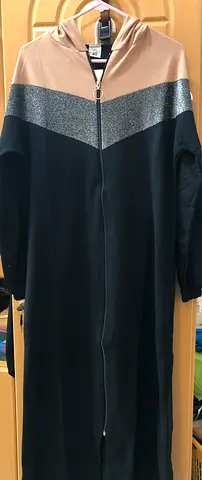 Stylish Black and Beige Zip-Up Abaya