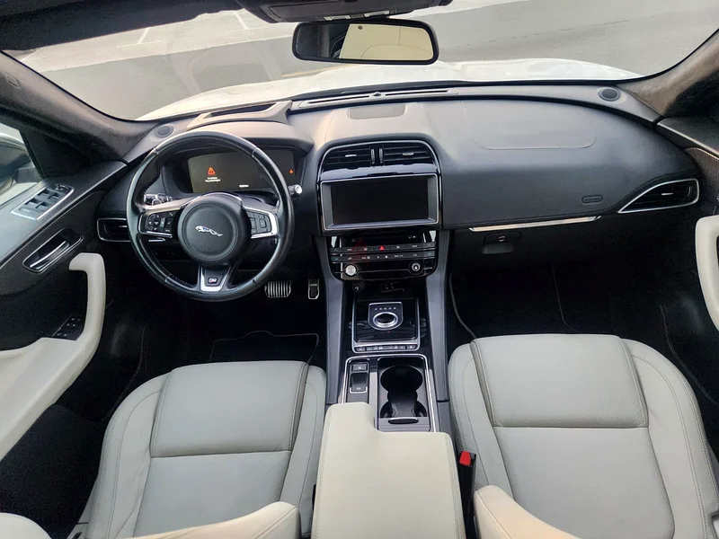 2017-GCC-Jaguar F-Pace S ***Full Service History Al-Tayer***63177102118275114