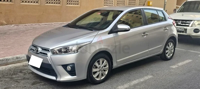 ياريس 2017 سيدان بباب خلفي علوي، الطراز المميز مع كل الخيارات، من السويد، مستعملة من قبل امرأة، حالة كأنها جديدة، مع طلاء أصلي63147209839363111