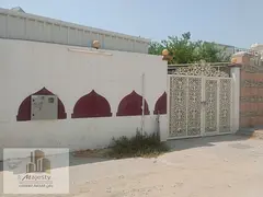 An Arabic house for sale, two parts, with an area of ​​6400 square feet, in the Al Sabkha area, 
