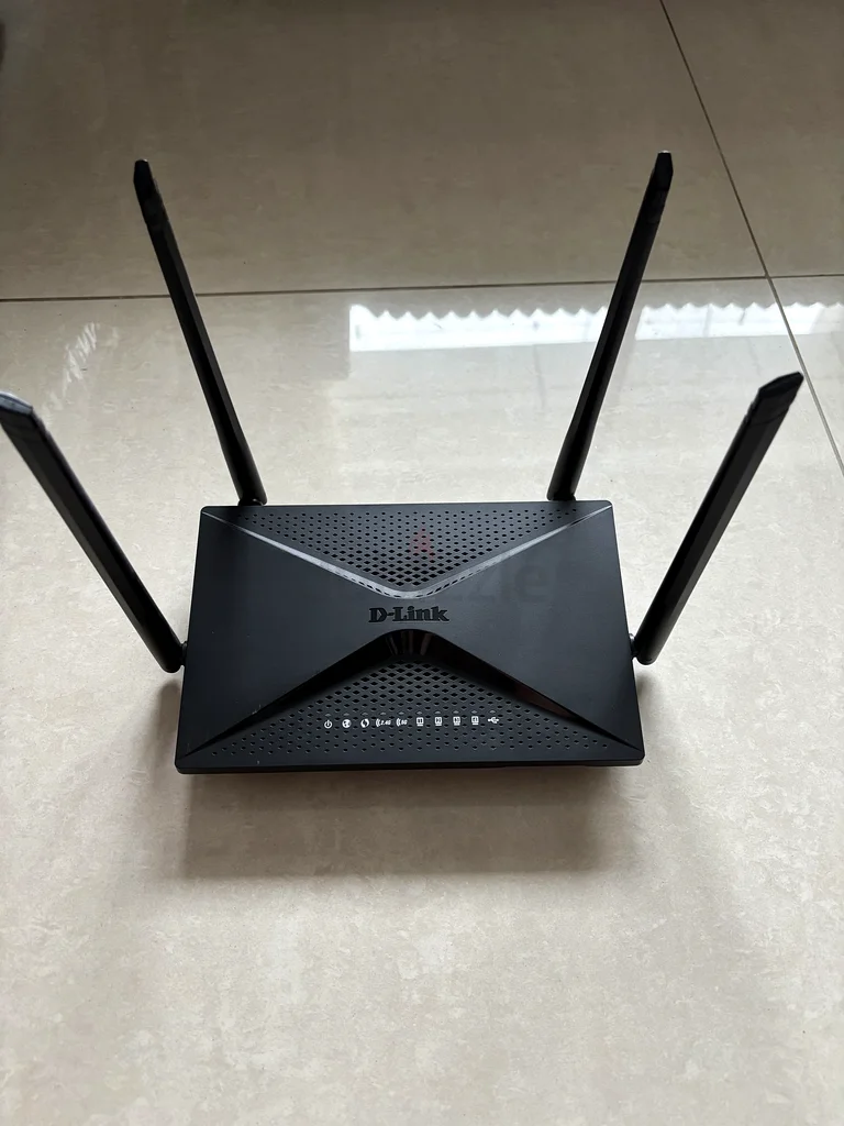 كجهاز توجيه ثنائي النطاق من D-Link DIR-853 جديد63256600857473111