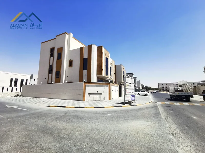 🏡امتلك فيلا ركنية مكونة من طابقين مع سطح - تصميم حديث، وموقع استراتيجي، وملكية حرة مدى الحياة لجميع الجنسيات🏡63170849167233114