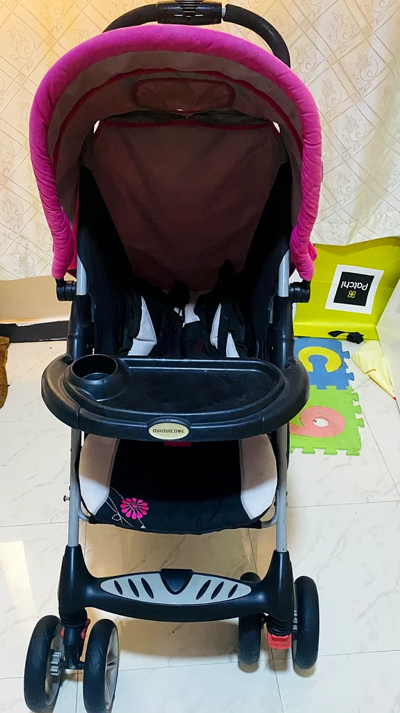 Stylish and Functional Pink Stroller for Your Little One!63204848436610112