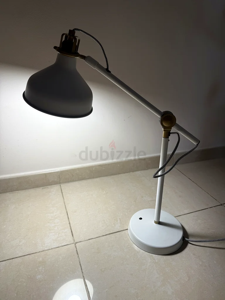 مصباح أبيض63218308380035113