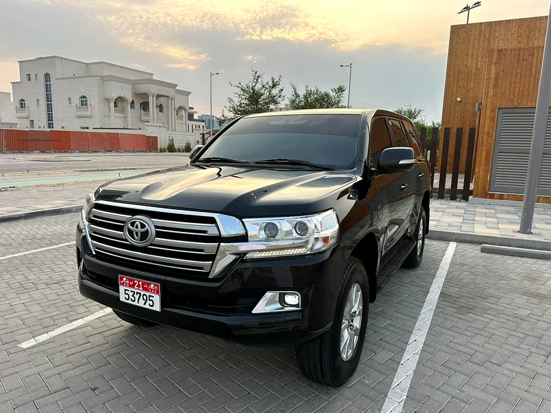 For sale, Station Land Cruiser EX.R 5.7  
Eight-cylinder 5.7  
Model 201863140688355841113
