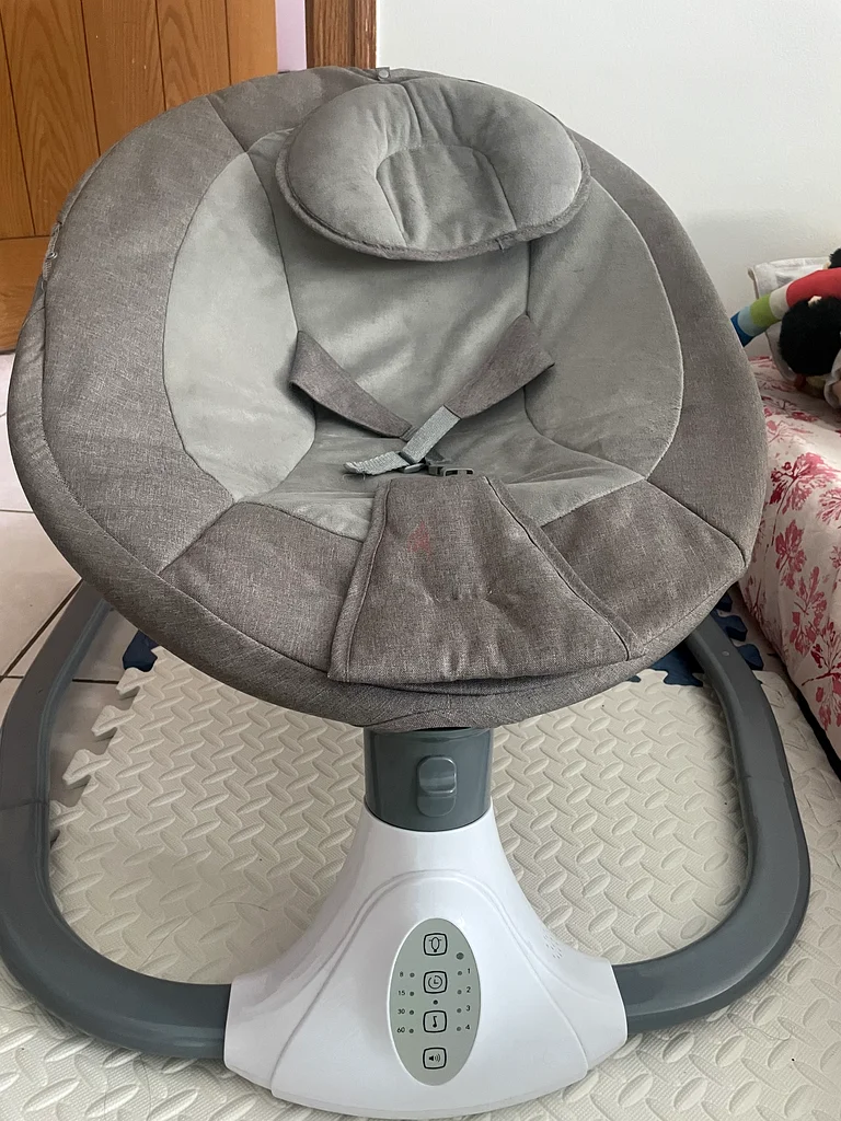 Cozy Baby swing with music - Perfect for Your Little One!63204861264003112