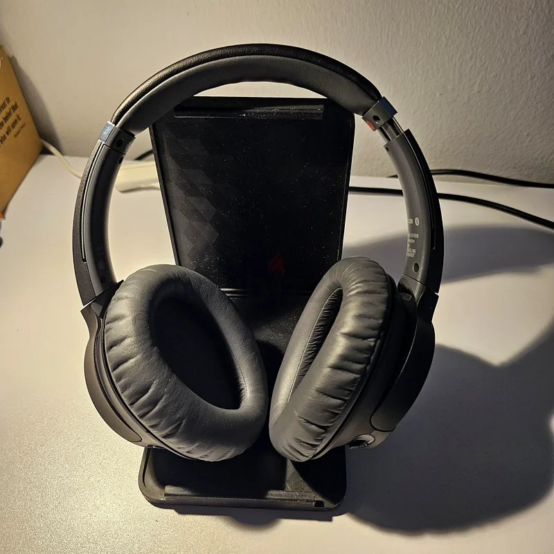 Immerse Yourself in Sound: Sony Noise-Canceling Headphones! WH CH700N Model63166176920321112