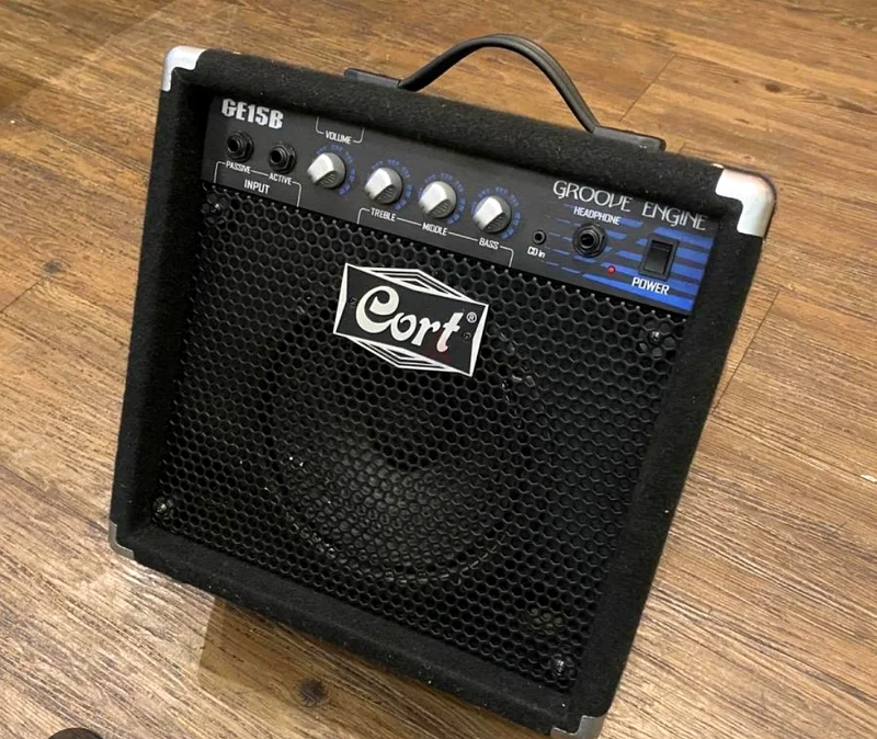 Cort.  GE30B.    Amplifier for Sale!632272776148511121