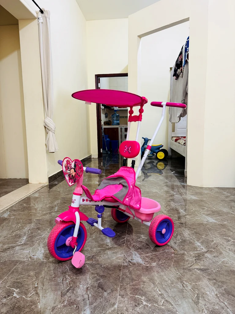 دراجة ثلاثية عربية لطيفة باللون الوردي للأطفال - مزيج من المرح والسلامة!632467521946891118