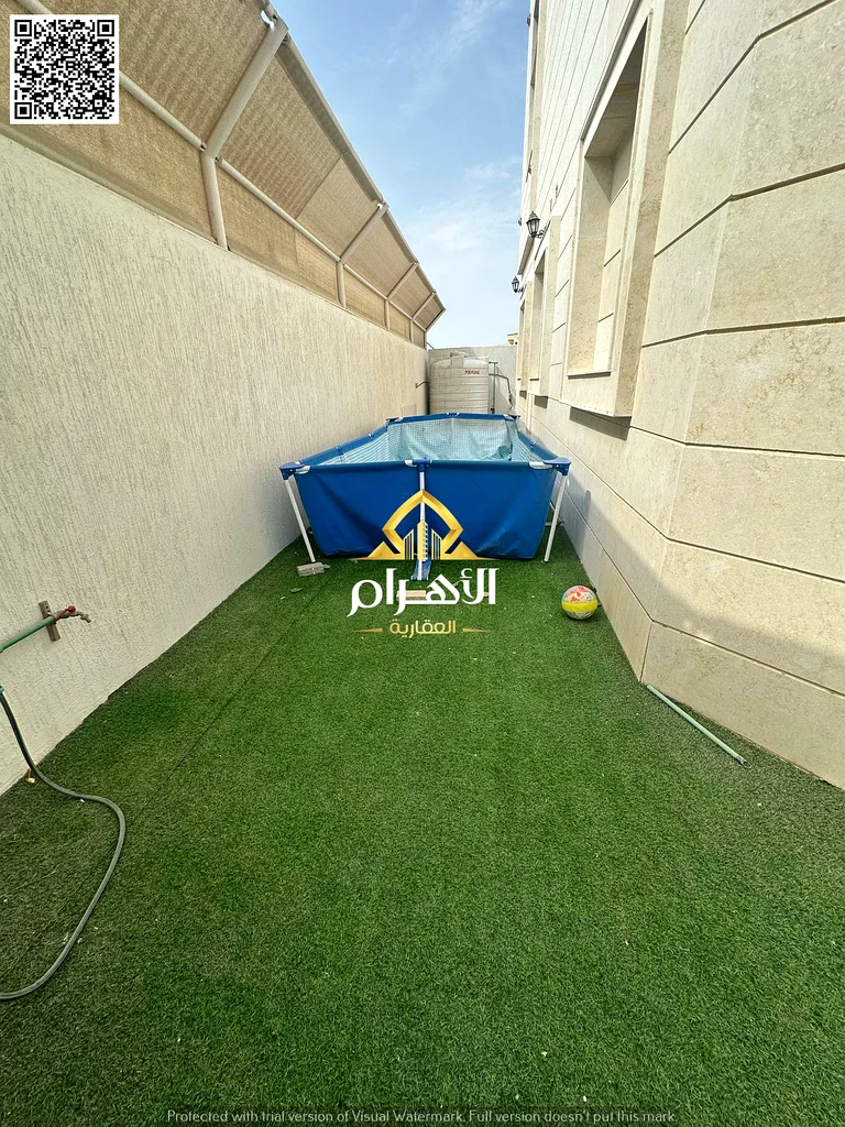 فيلا زاوية للإيجار، 5 غرف مع مسبح، بسعر 90 ألف درهم فقط63304615698435111