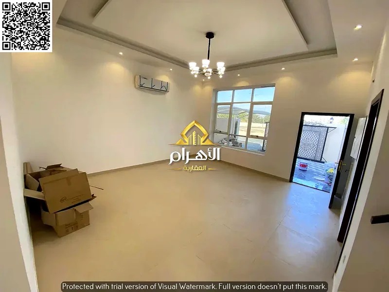 بكهرباء، وماء، وتكييف هواء، فيلا للبيع بسعر ممتاز وقابل للتفاوض. تحتوي على فناء كبير. ملكية حرة لجميع الجنسيات63170849122946112