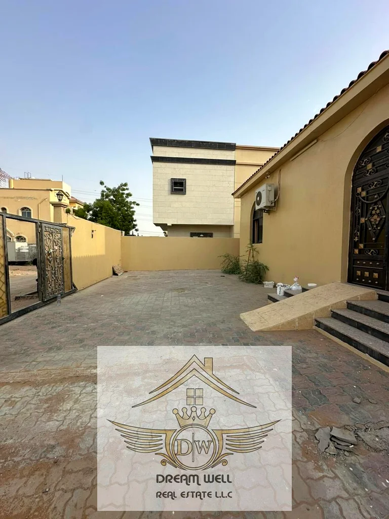شقة مكونة من غرفتي نوم مع موقف سيارات ومطبخ مغلق متاحة للإيجار في حي الياسمين63151850423938111