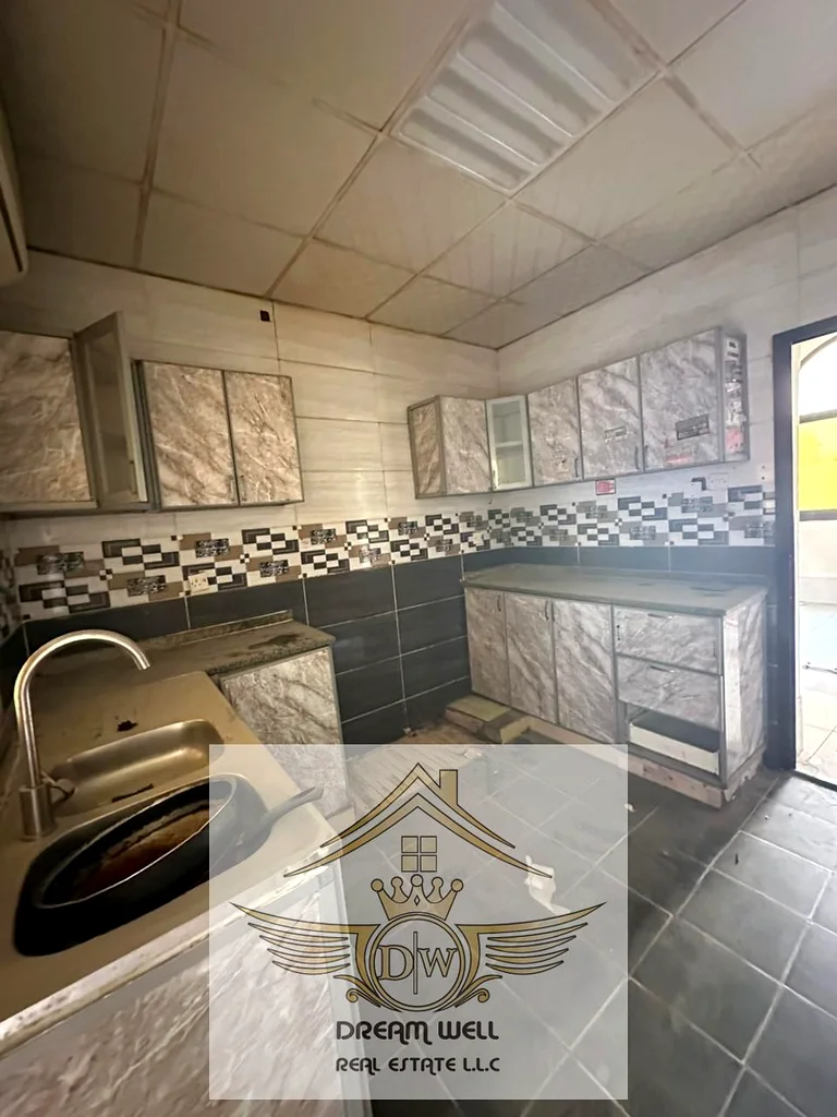 شقة مكونة من غرفتي نوم مع موقف سيارات ومطبخ مغلق متاحة للإيجار في حي الياسمين63151850423938113