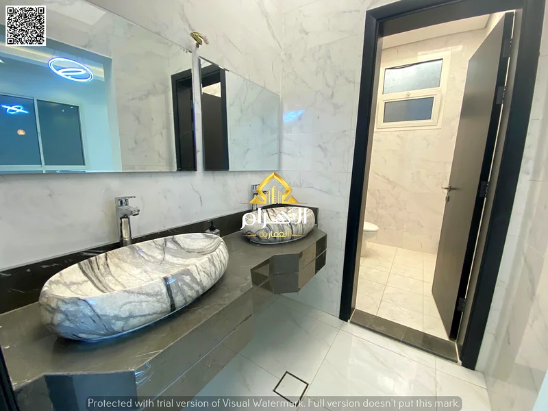🏡 فيلا فاخرة مكونة من 5 غرف نوم رئيسية، وبمساحة 3014 قدم مربع، بسعر 1,370,000 درهم، متضمنة الكهرباء والماء ووحدة تكييف الهواء63170849160962113