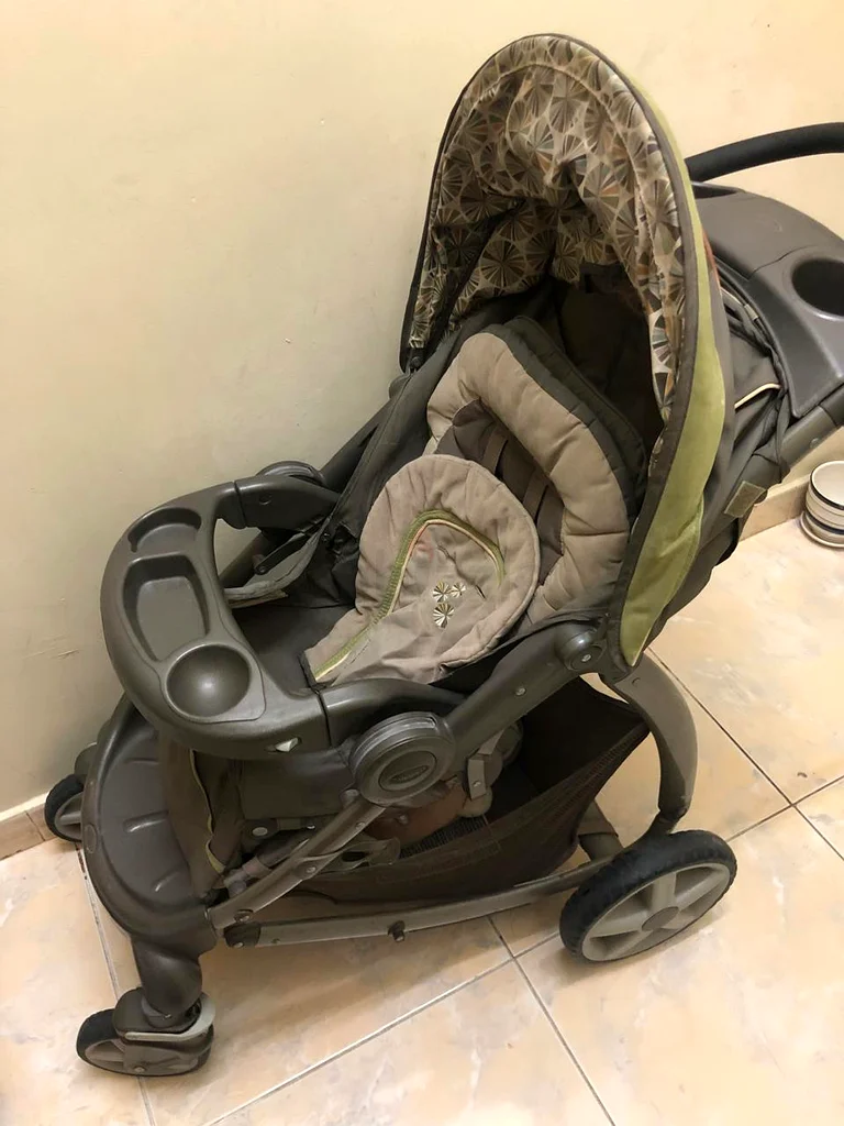 عربة أطفال في حالة جيدة63176189624065113