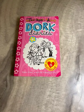 Dork Diaries: Tales from a Not-So-Fabulous Life