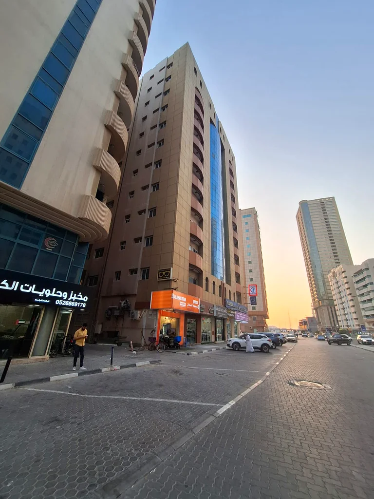 8-11٪ عائد على الاستثمار في مبنى تجاري في الخان - الشارقة63184684310786112