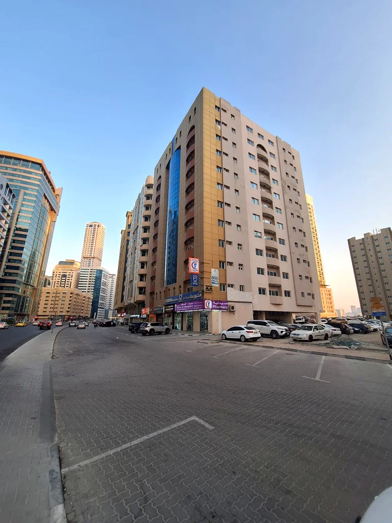 8-11٪ عائد على الاستثمار في مبنى تجاري في الخان - الشارقة63184684310786113
