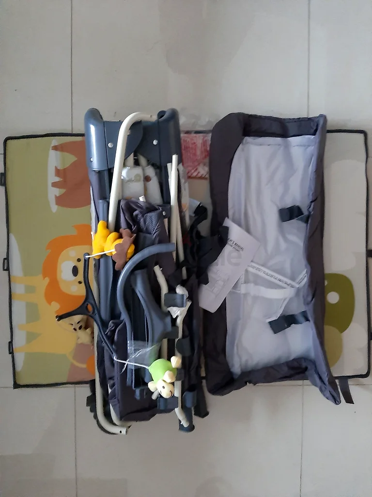 Stylish and Functional Baby Travel Crib with Accessories63204264875395114