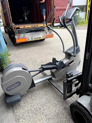 Technogym Synchro Crosstrainer: Smooth, Full-Body Cardio!