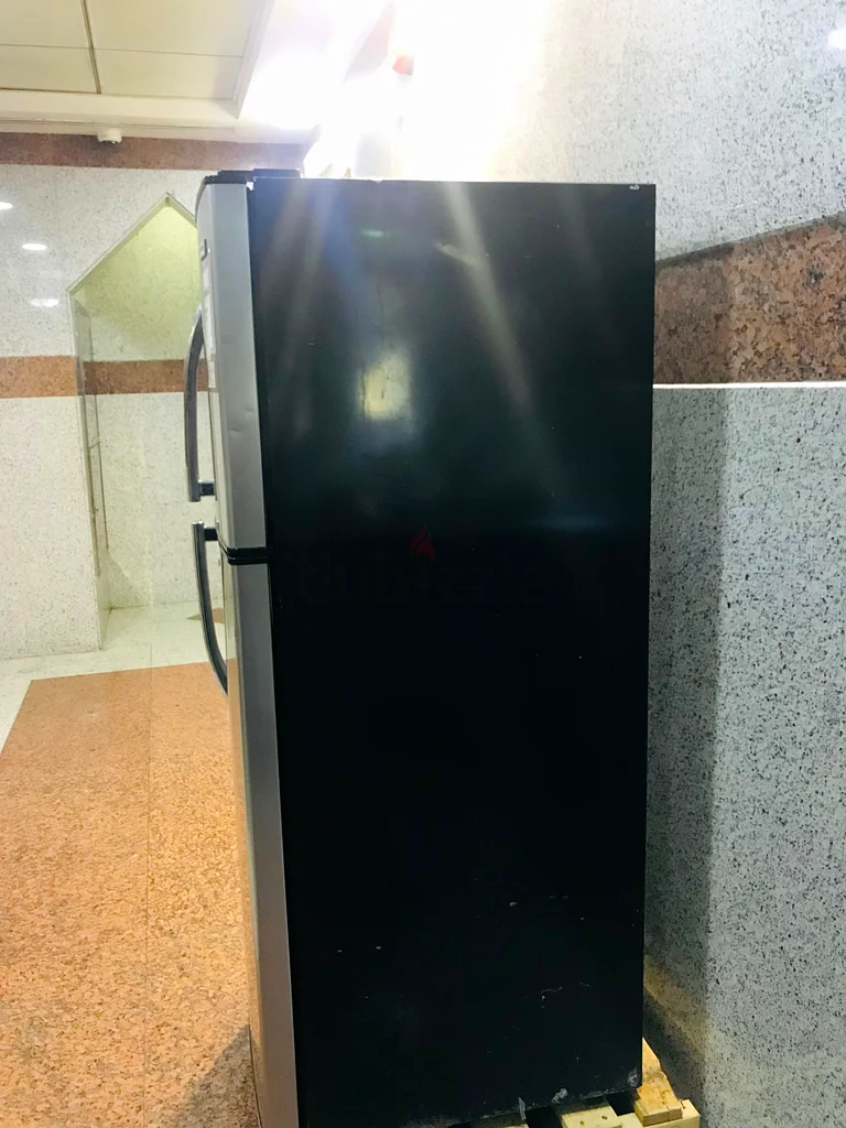 ثلاجة صغيرة في حالة جيدة63168519407363113